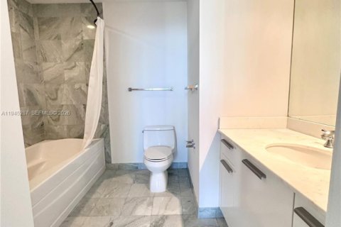 Condo in Miami, Florida, 1 bedroom  № 2002278 - photo 23