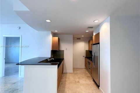 Condo in Miami, Florida, 1 bedroom  № 2002278 - photo 5