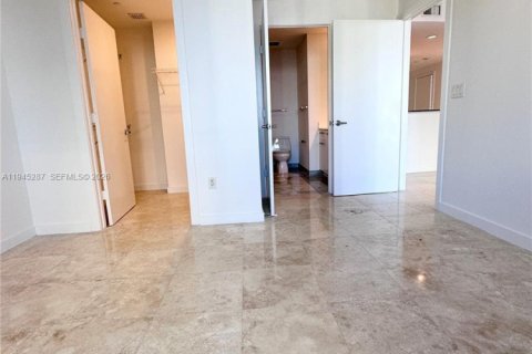 Condo in Miami, Florida, 1 bedroom  № 2002278 - photo 18
