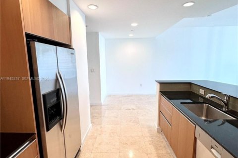 Condo in Miami, Florida, 1 bedroom  № 2002278 - photo 8