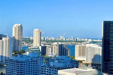 Condo in Miami, Florida, 1 bedroom  № 2002278 - photo 13