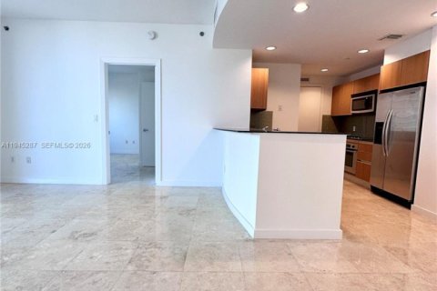 Condo in Miami, Florida, 1 bedroom  № 2002278 - photo 9