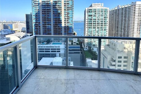 Condo in Miami, Florida, 1 bedroom  № 2002278 - photo 11