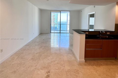 Condo in Miami, Florida, 1 bedroom  № 2002278 - photo 2