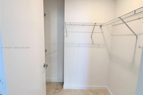 Condo in Miami, Florida, 1 bedroom  № 2002278 - photo 21