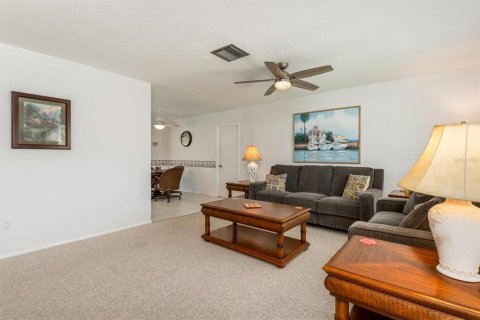 Villa ou maison à vendre à Punta Gorda, Floride: 2 chambres, 106.65 m2 № 2345157 - photo 5