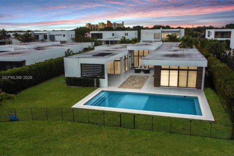 Купить виллу или дом в Уэстон, Флорида 6 спален, 453.46м2, № 2026602 - фото 2