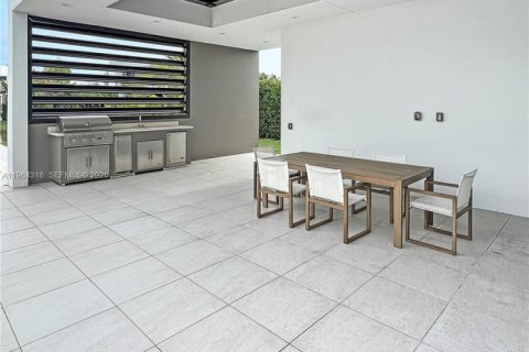 Купить виллу или дом в Уэстон, Флорида 6 спален, 453.46м2, № 2026602 - фото 30