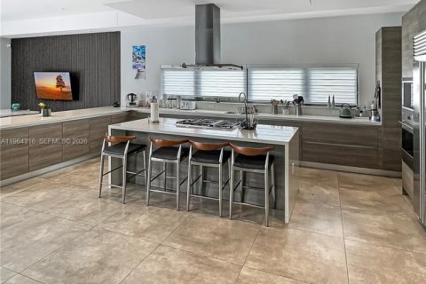 Купить виллу или дом в Уэстон, Флорида 6 спален, 453.46м2, № 2026602 - фото 9