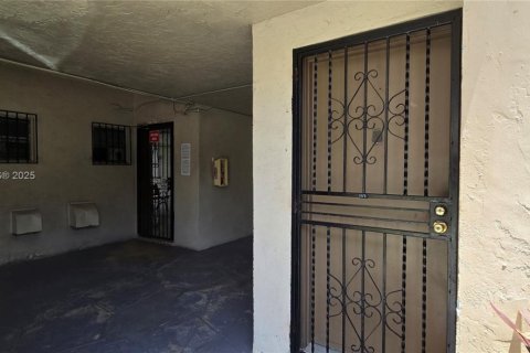 Copropriété à vendre à Miami, Floride: 1 chambre, 74.14 m2 № 2080283 - photo 2
