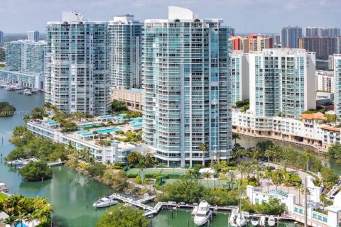 Condo in Sunny Isles Beach, Florida, 2 bedrooms  № 1798849 - photo 28