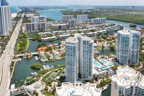 Condo in Sunny Isles Beach, Florida, 2 bedrooms  № 1798849 - photo 25