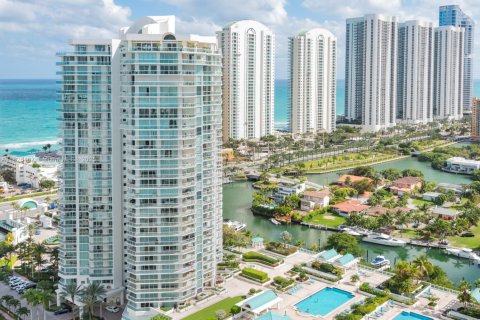 Condo in Sunny Isles Beach, Florida, 2 bedrooms  № 1798849 - photo 27
