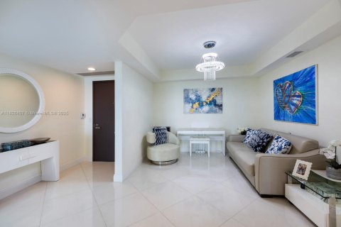 Condo in Sunny Isles Beach, Florida, 2 bedrooms  № 1798849 - photo 12