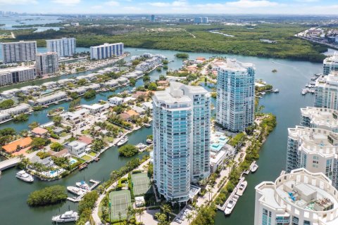 Condo in Sunny Isles Beach, Florida, 2 bedrooms  № 1798849 - photo 26