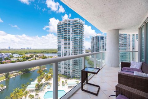 Condo in Sunny Isles Beach, Florida, 2 bedrooms  № 1798849 - photo 8