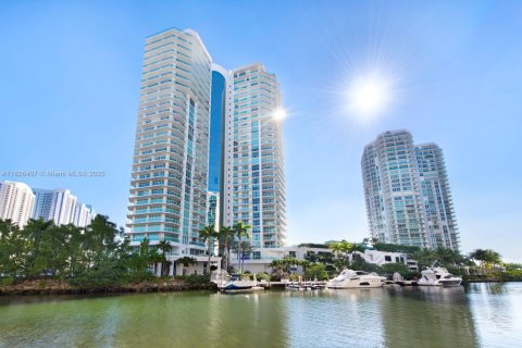 Condo in Sunny Isles Beach, Florida, 2 bedrooms  № 1798849 - photo 29