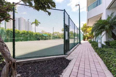 Condo in Sunny Isles Beach, Florida, 2 bedrooms  № 1798849 - photo 24