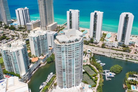 Condo in Sunny Isles Beach, Florida, 2 bedrooms  № 1798849 - photo 1