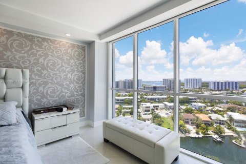 Condo in Sunny Isles Beach, Florida, 2 bedrooms  № 1798849 - photo 15