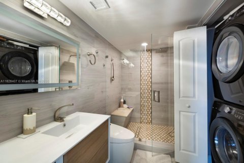 Condo in Sunny Isles Beach, Florida, 2 bedrooms  № 1798849 - photo 19