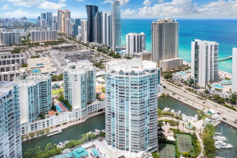Condo in Sunny Isles Beach, Florida, 2 bedrooms  № 1798849 - photo 3