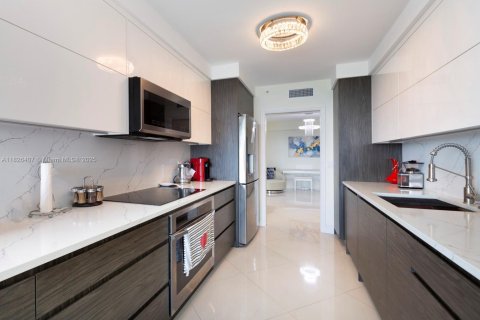 Condo in Sunny Isles Beach, Florida, 2 bedrooms  № 1798849 - photo 11