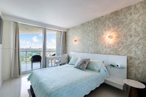 Condo in Sunny Isles Beach, Florida, 2 bedrooms  № 1798849 - photo 17
