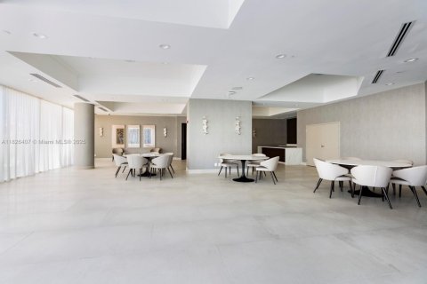 Condo in Sunny Isles Beach, Florida, 2 bedrooms  № 1798849 - photo 22