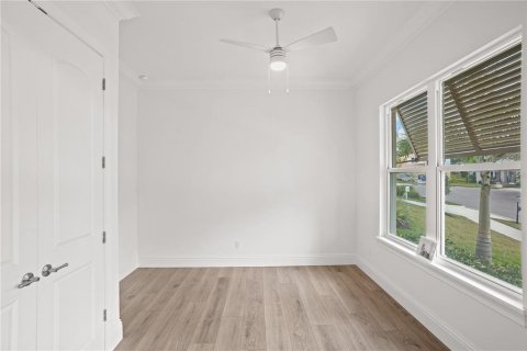 House in Apopka, Florida 6 bedrooms, 317.08 sq.m. № 2126203 - photo 3