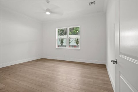 House in Apopka, Florida 6 bedrooms, 317.08 sq.m. № 2126203 - photo 25