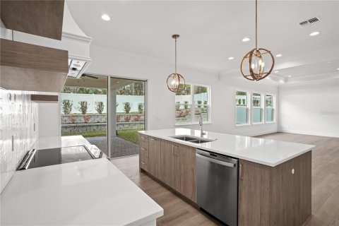 House in Apopka, Florida 6 bedrooms, 317.08 sq.m. № 2126203 - photo 18