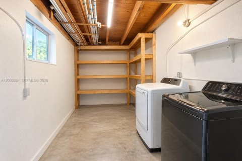 House in North Miami Beach, Florida 3 bedrooms, 173.17 sq.m. № 2381541 - photo 28