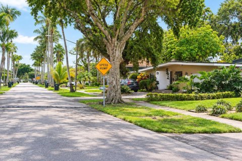 House in North Miami Beach, Florida 3 bedrooms, 173.17 sq.m. № 2381541 - photo 4