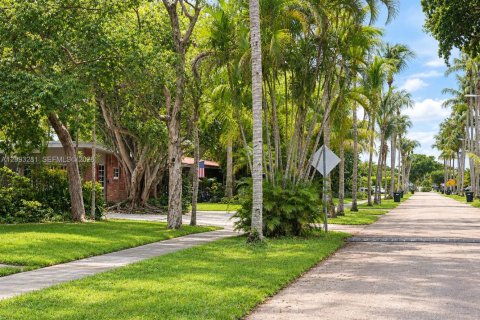 House in North Miami Beach, Florida 3 bedrooms, 173.17 sq.m. № 2381541 - photo 3