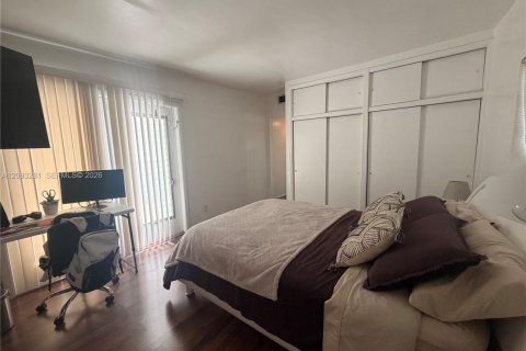 House in North Miami Beach, Florida 3 bedrooms, 173.17 sq.m. № 2381541 - photo 15