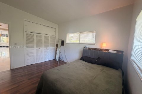 House in North Miami Beach, Florida 3 bedrooms, 173.17 sq.m. № 2381541 - photo 26