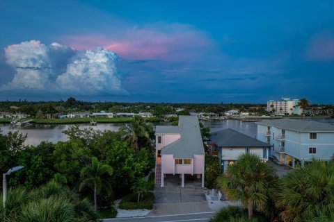 Casa en venta en Indian Shores, Florida, 6 dormitorios, 427.54 m2 № 1300220 - foto 9