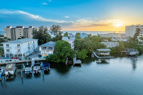 Casa en venta en Indian Shores, Florida, 6 dormitorios, 427.54 m2 № 1300220 - foto 7