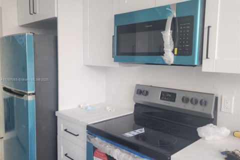 Condo in Miami, Florida, 2 bedrooms  № 1867448 - photo 2