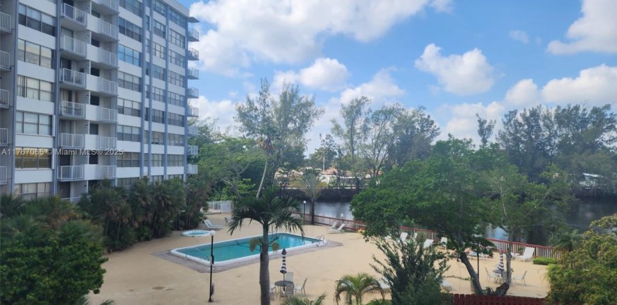Condo in Miami, Florida, 2 bedrooms  № 1867448