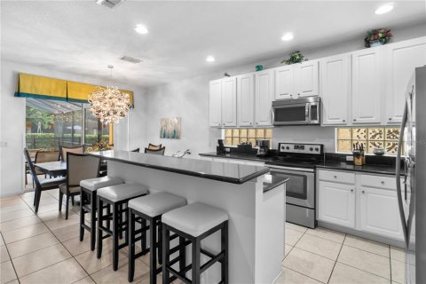 House in Davenport, Florida 6 bedrooms, 337.42 sq.m. № 2349672 - photo 11