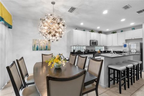 House in Davenport, Florida 6 bedrooms, 337.42 sq.m. № 2349672 - photo 13