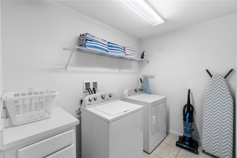 House in Davenport, Florida 6 bedrooms, 337.42 sq.m. № 2349672 - photo 10