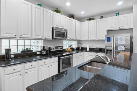 House in Davenport, Florida 6 bedrooms, 337.42 sq.m. № 2349672 - photo 12