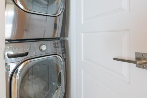 Copropriété à louer à Miami, Floride: 3 chambres, 169.55 m2 № 1997579 - photo 26