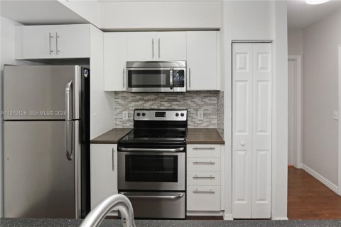 Купить кондоминиум в Мирамар, Флорида 3 спальни, 134.71м2, № 2046258 - фото 17