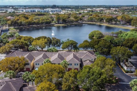 Кондоминиум с 3 спальнями в Мирамар, Флорида № 2046258