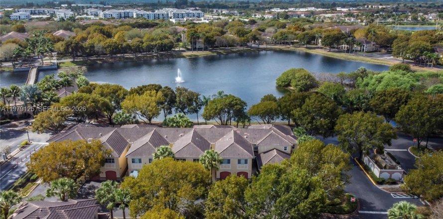 Кондоминиум с 3 спальнями в Мирамар, Флорида № 2046258