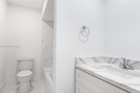 Casa en venta en Pompano Beach, Florida, 4 dormitorios, 140.1 m2 № 1948272 - foto 16